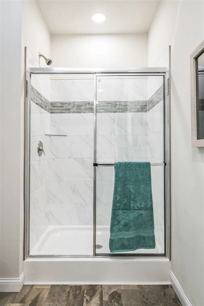 Ultra 13 bathroom home features