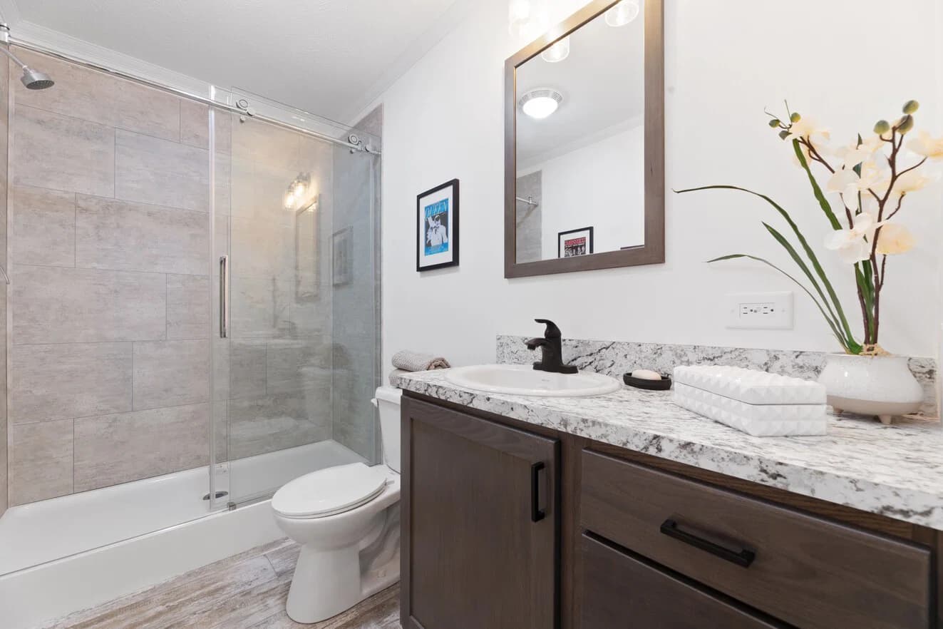 Ives 24033 bathroom home features