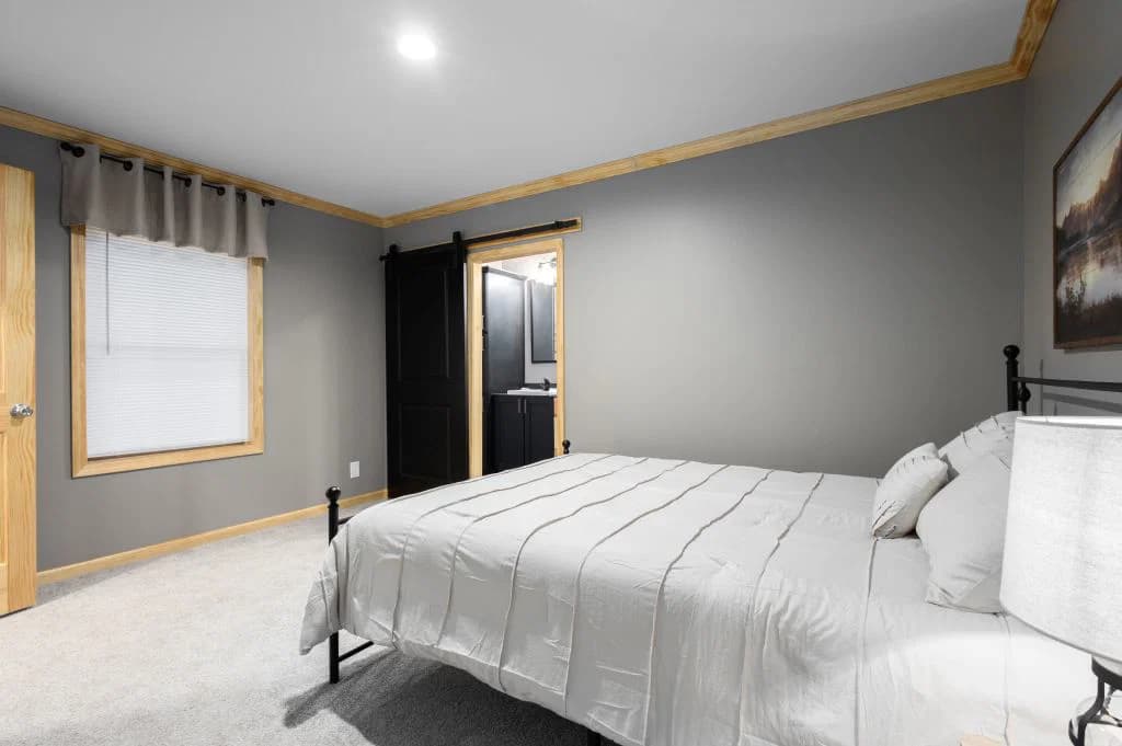1w1407-v bedroom home features
