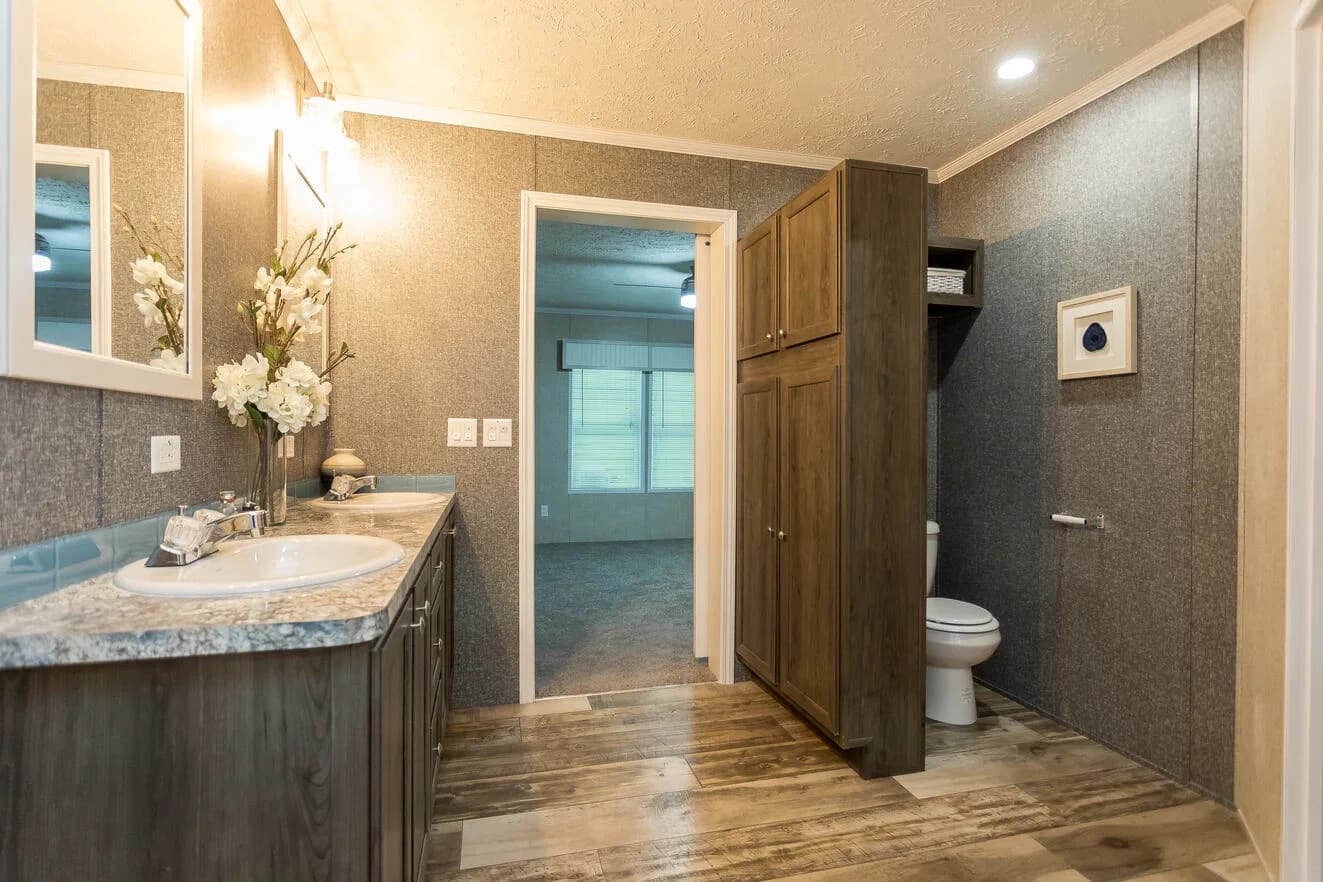 Goddard 24027 bathroom home features