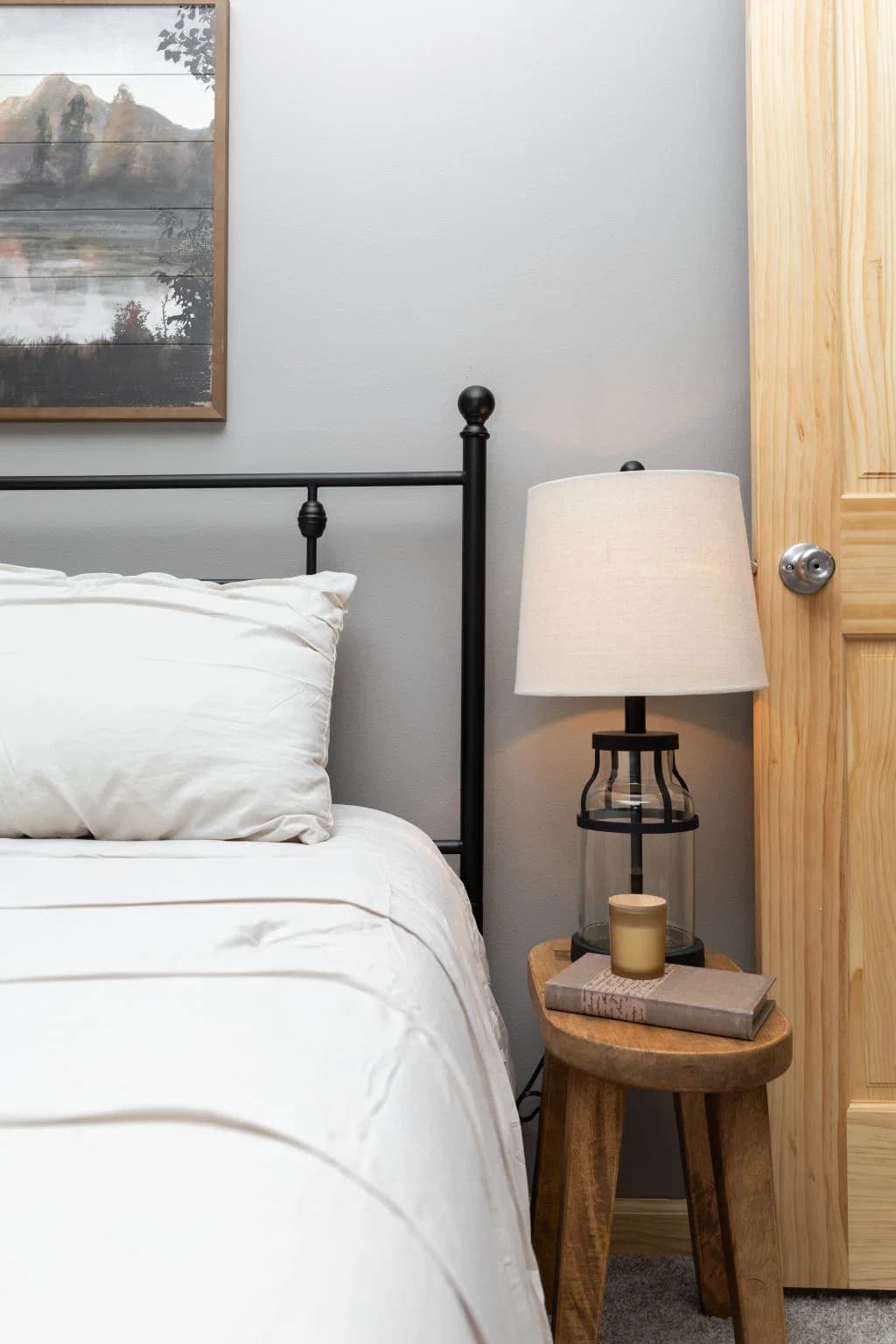 1w1407-v bedroom home features