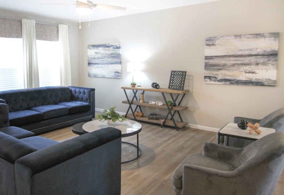 Ultra deuce 3 interior home features