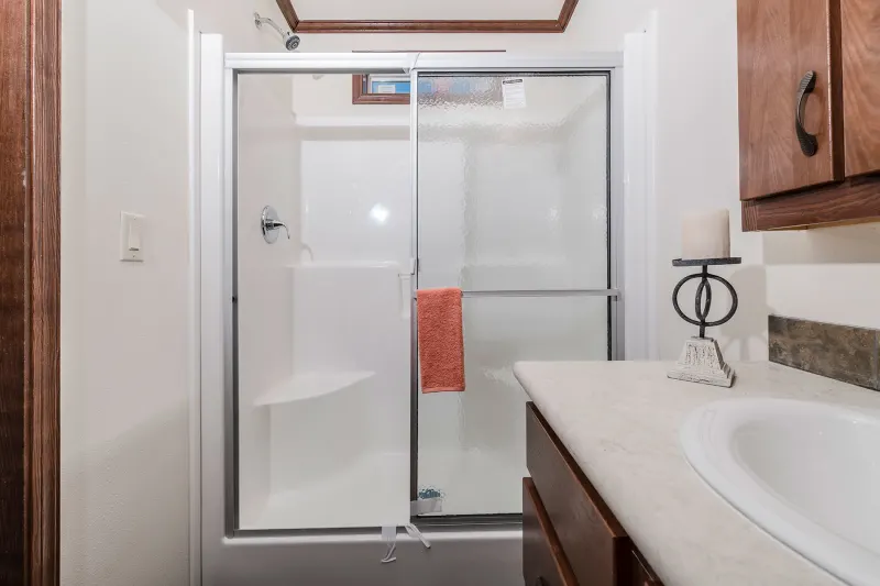 Lexington a236 bathroom home features