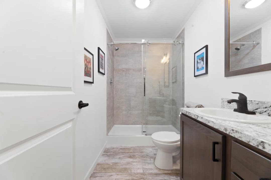 Ives 24033 bathroom home features