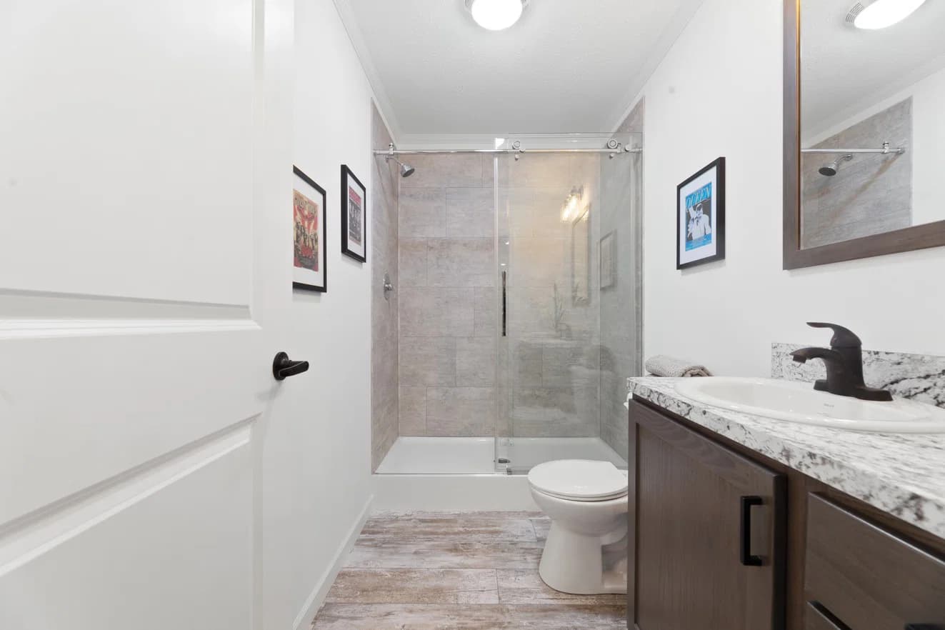 Ives 24033 bathroom home features