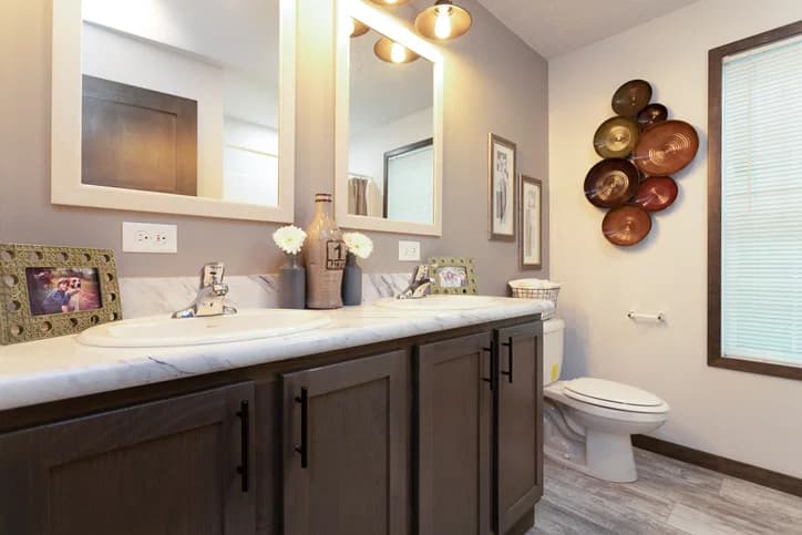 Mystic creek 92608 bathroom home features