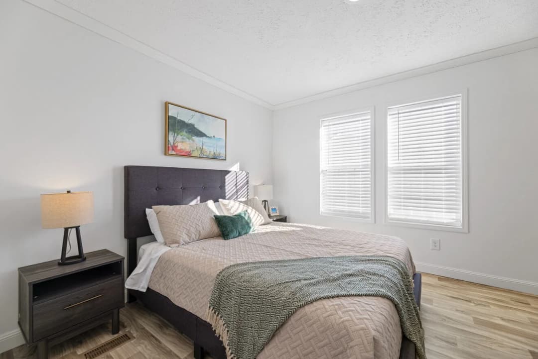 Sugar run duplex bedroom home features