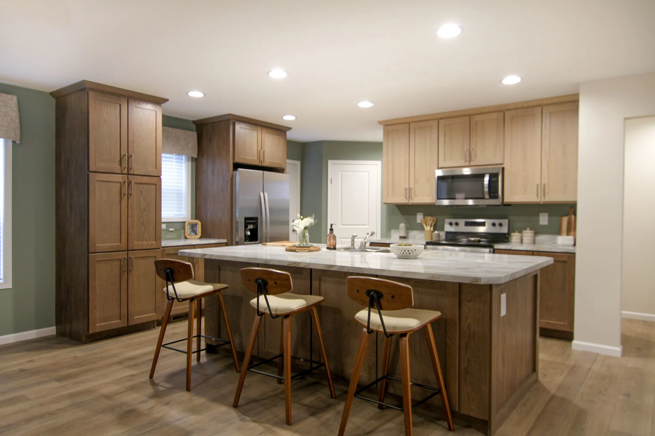 Landmark flex 32 2lm2424-v hero, kitchen, and interior home features