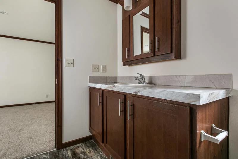 Arlington e405 bathroom home features