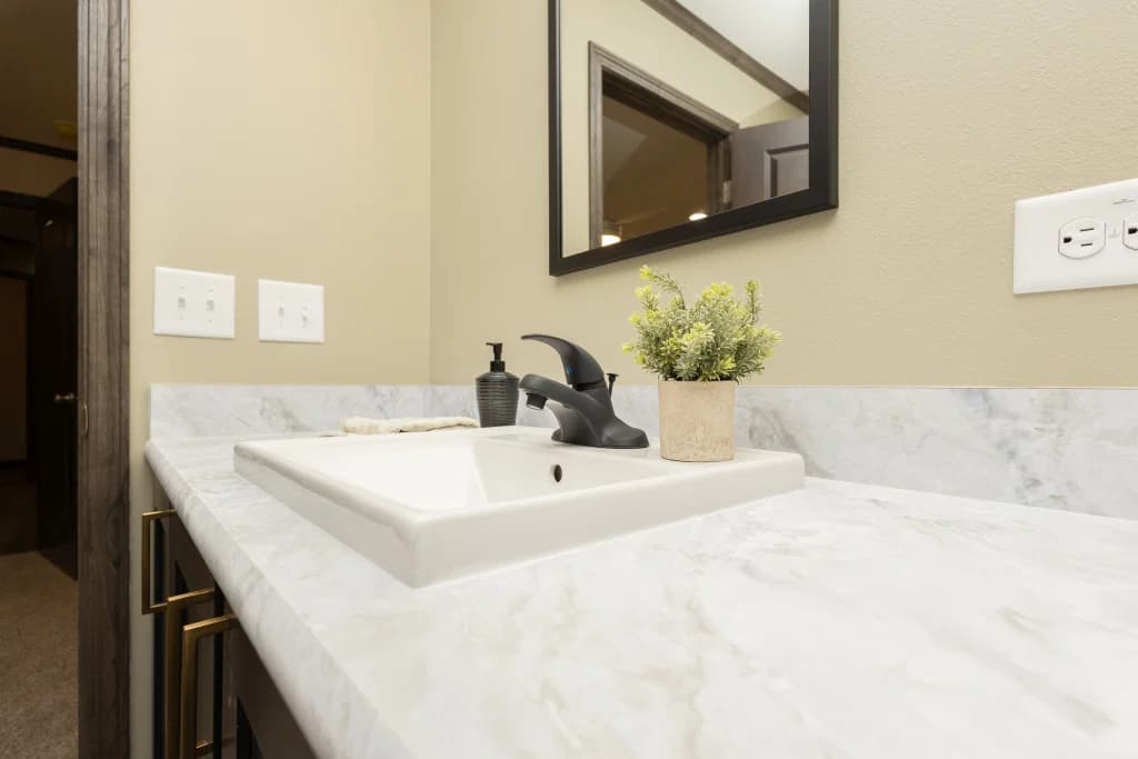 1w1048-v bathroom home features