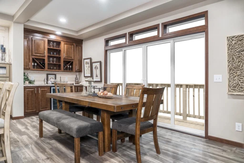 Ultra 6 interior home features