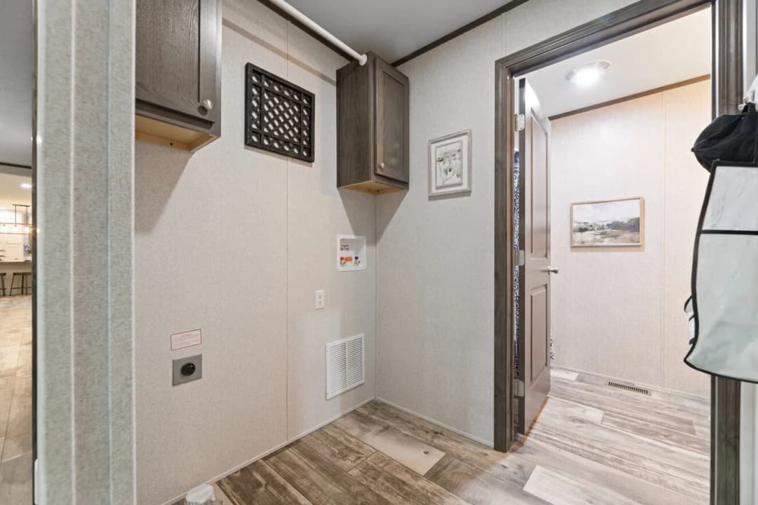 Eastman 24530 interior home features