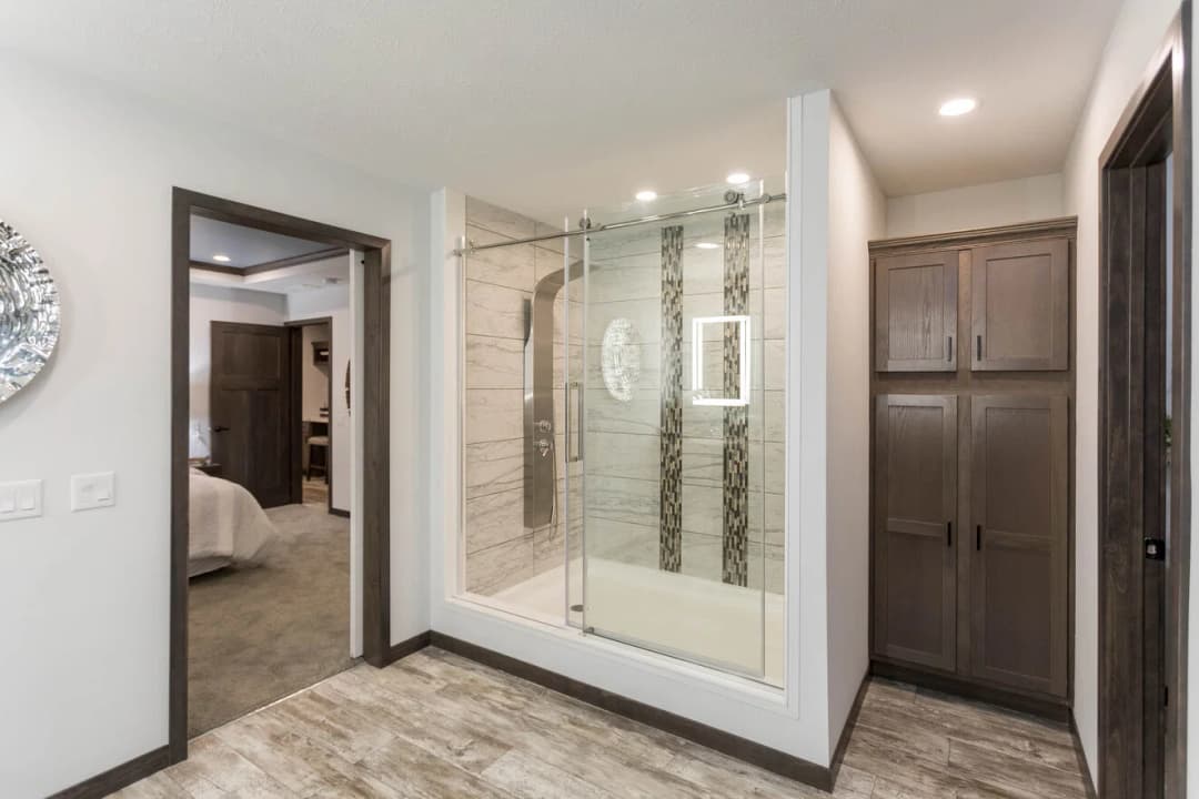 Harbor town 92610k bathroom home features