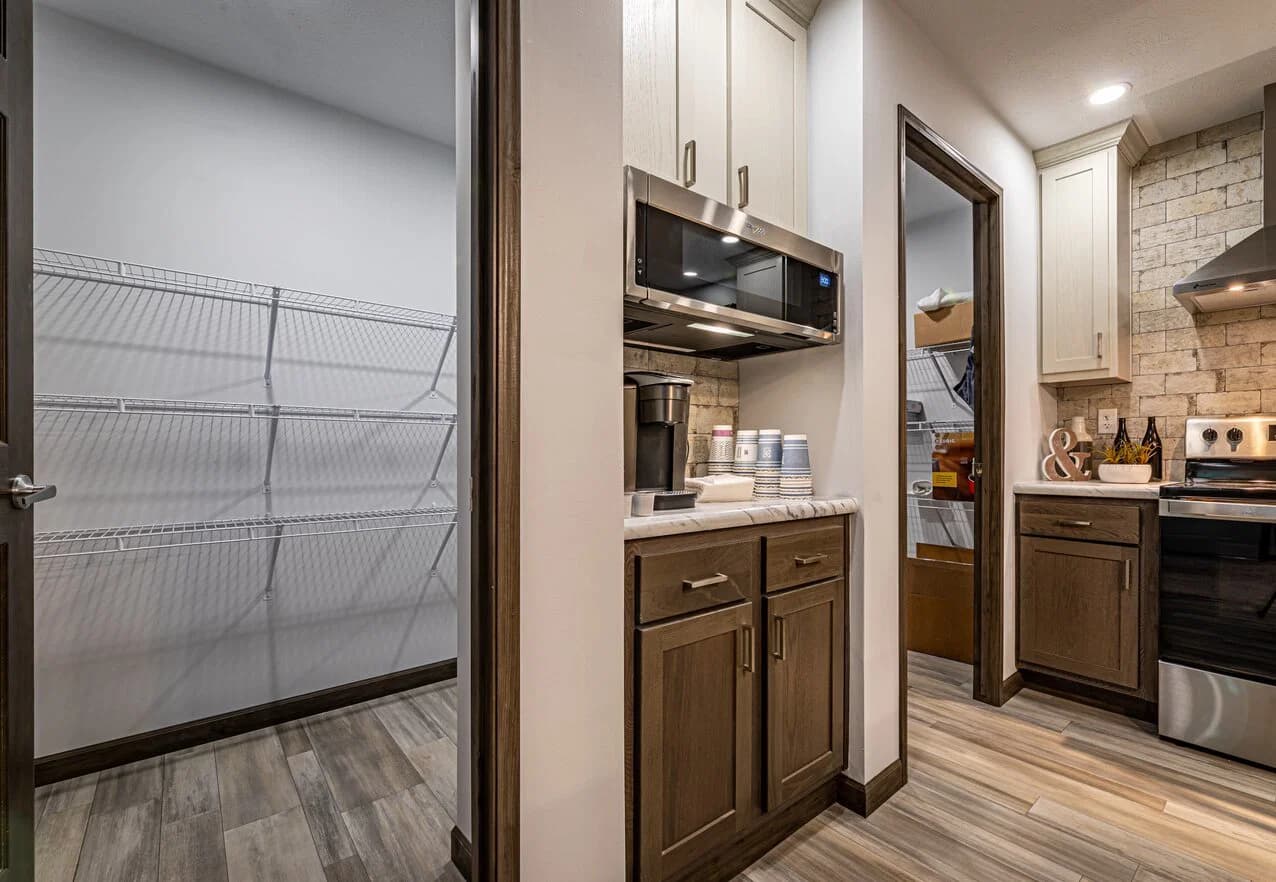 Aberdeen 24031 interior home features