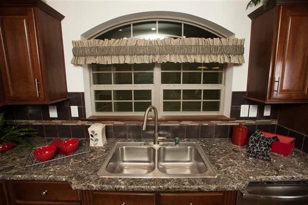 Lionel kitchen home features