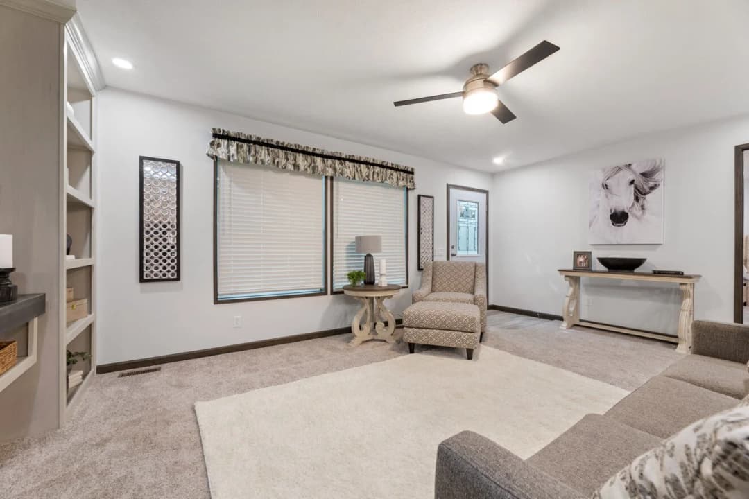 Aberdeen 24031 interior home features