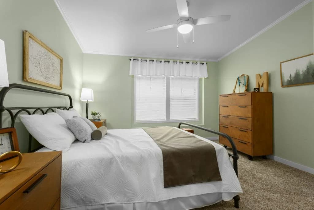 3w1501-p bedroom home features