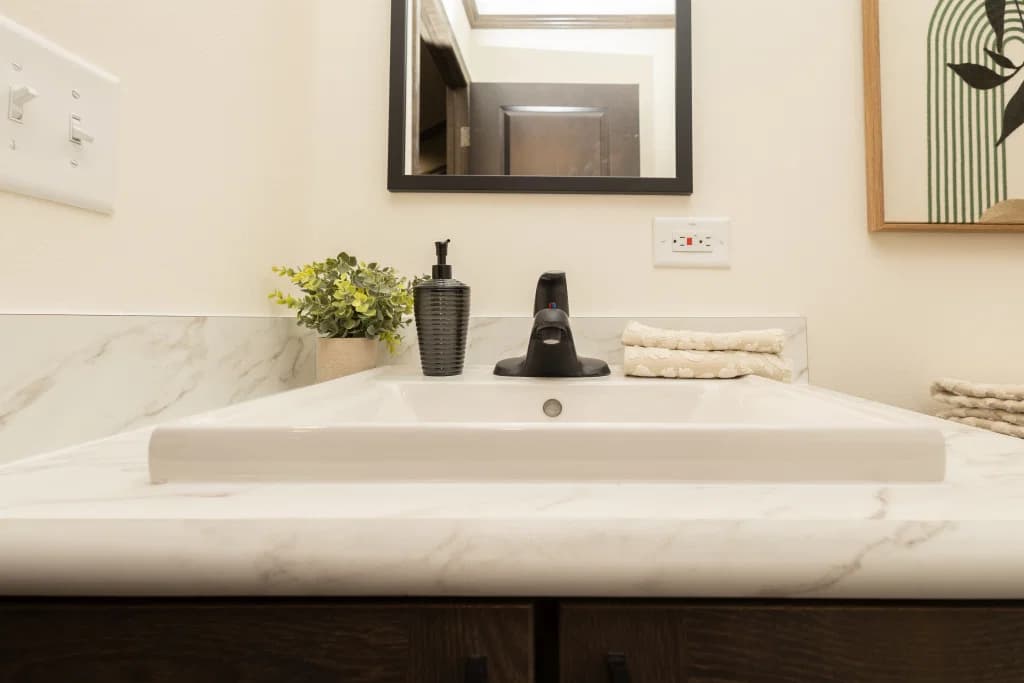1w1048-v bathroom home features