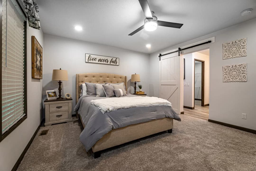 Aberdeen 24031 bedroom home features