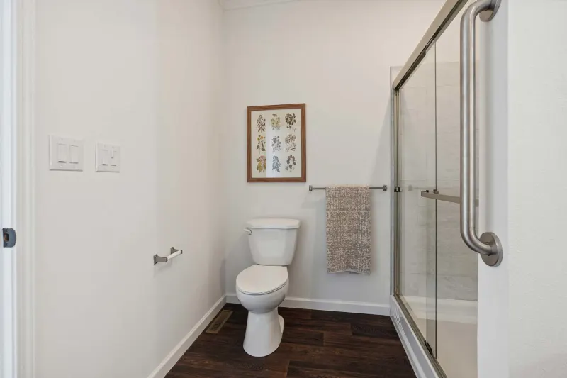 Arlington e459 bathroom home features