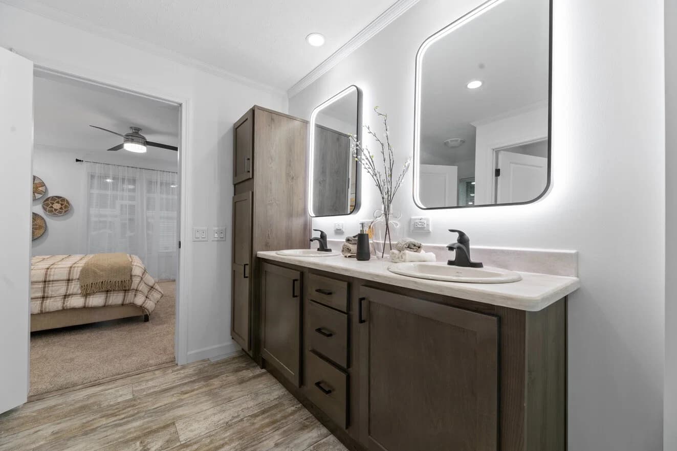 Ives 24033 bathroom home features