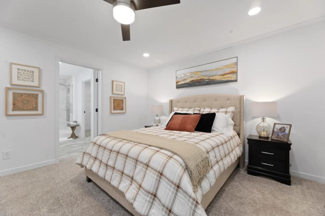 Ives 24033 bedroom home features
