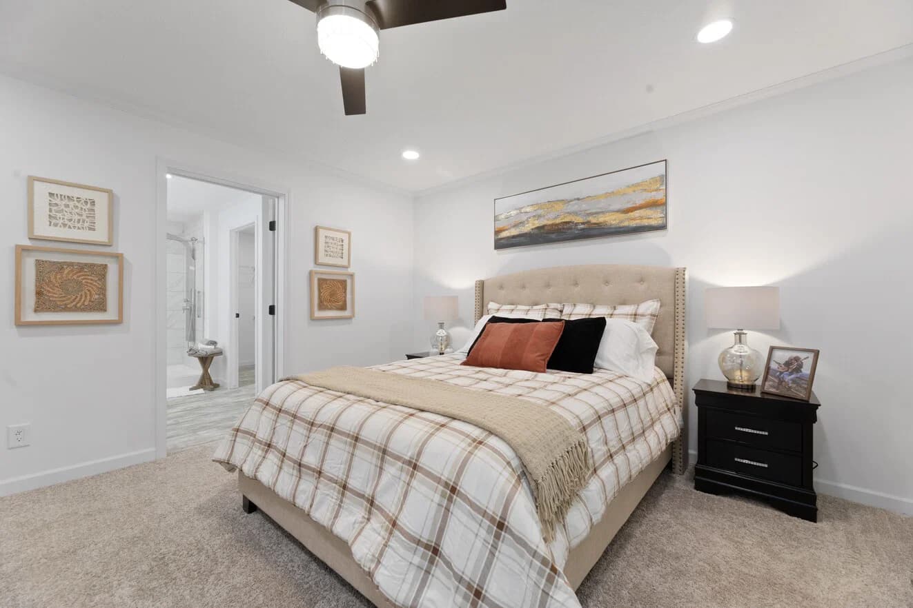 Ives 24033 bedroom home features