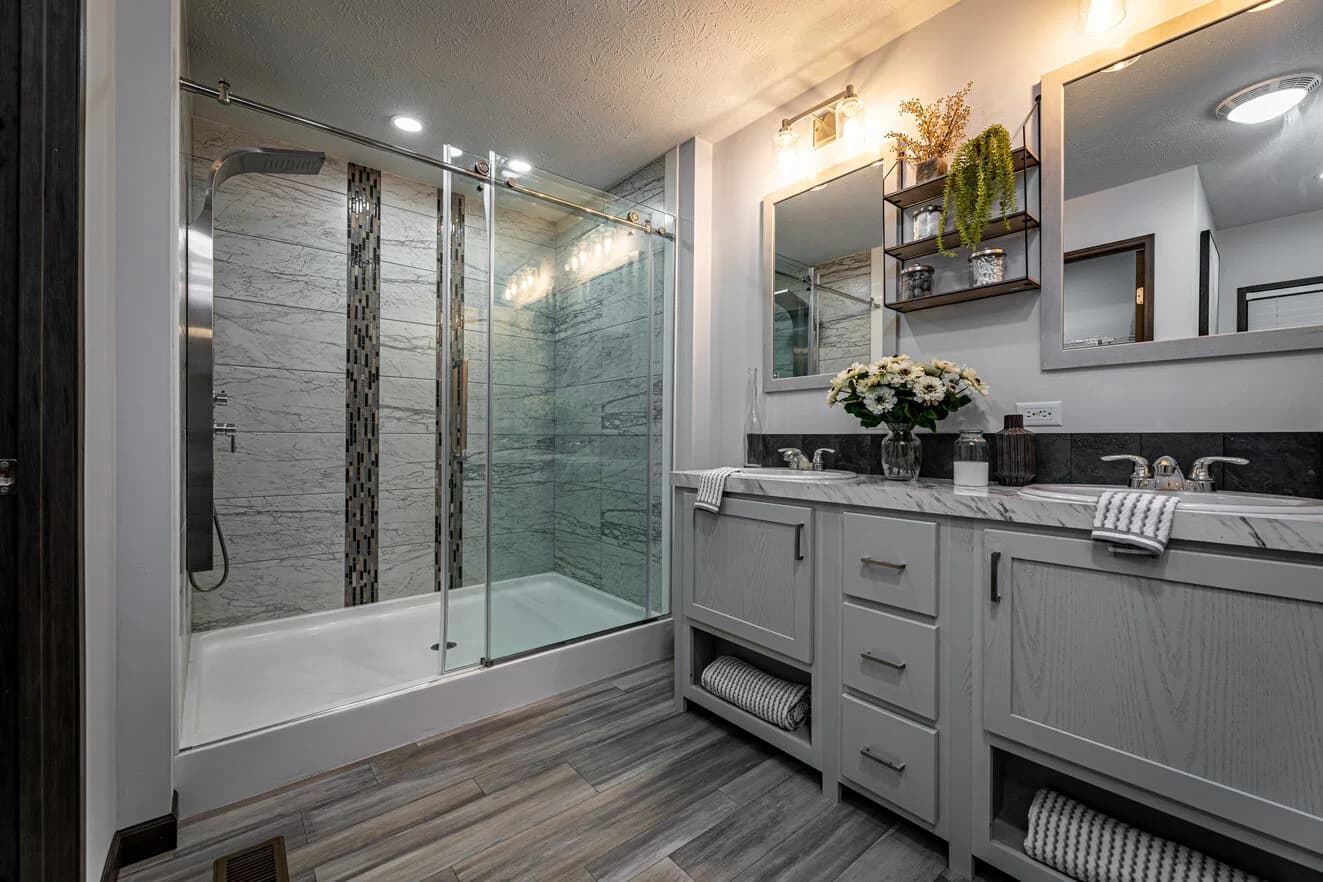 Aberdeen 24031 bathroom home features