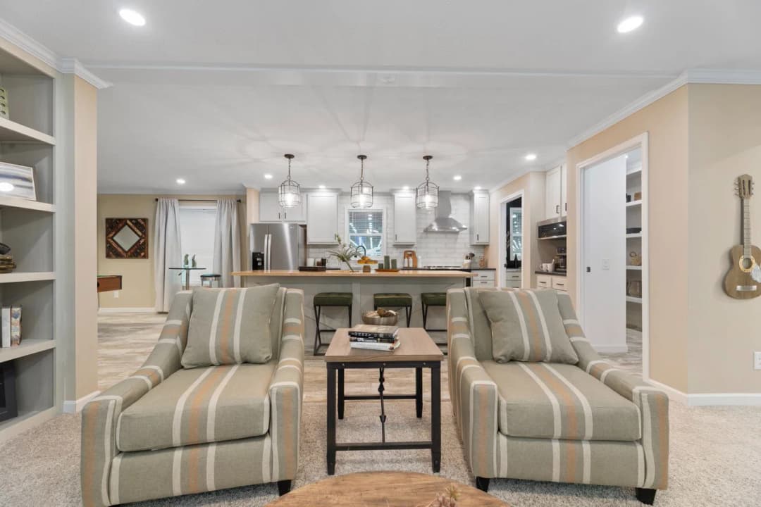 Ives 24033 interior home features