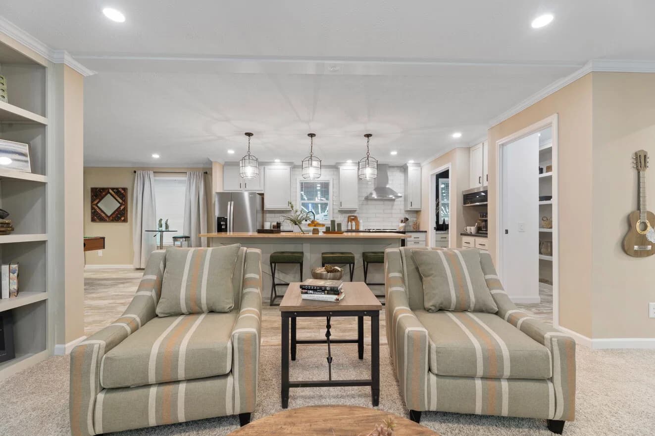 Ives 24033 interior home features
