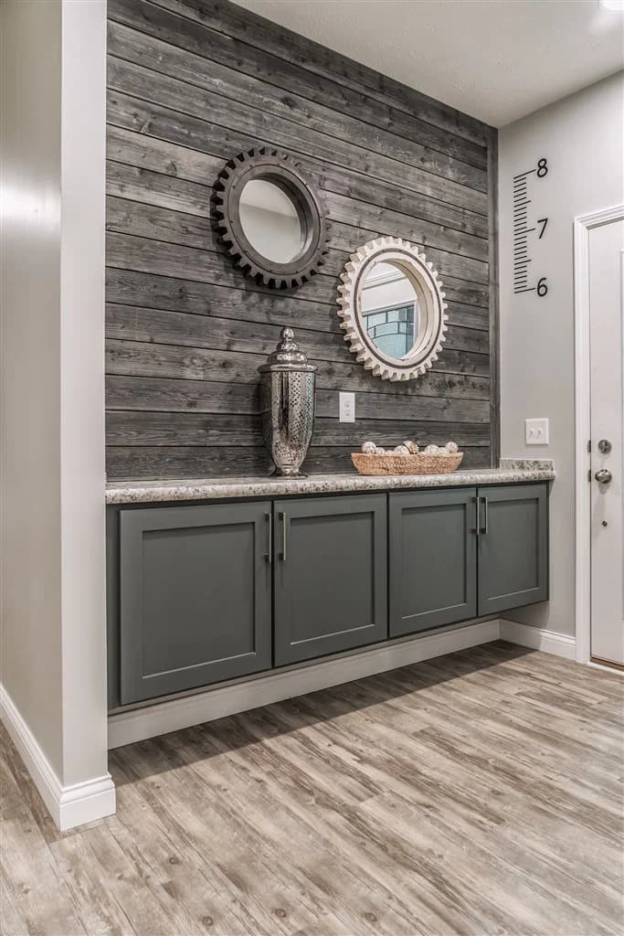 Ultra 13 interior home features