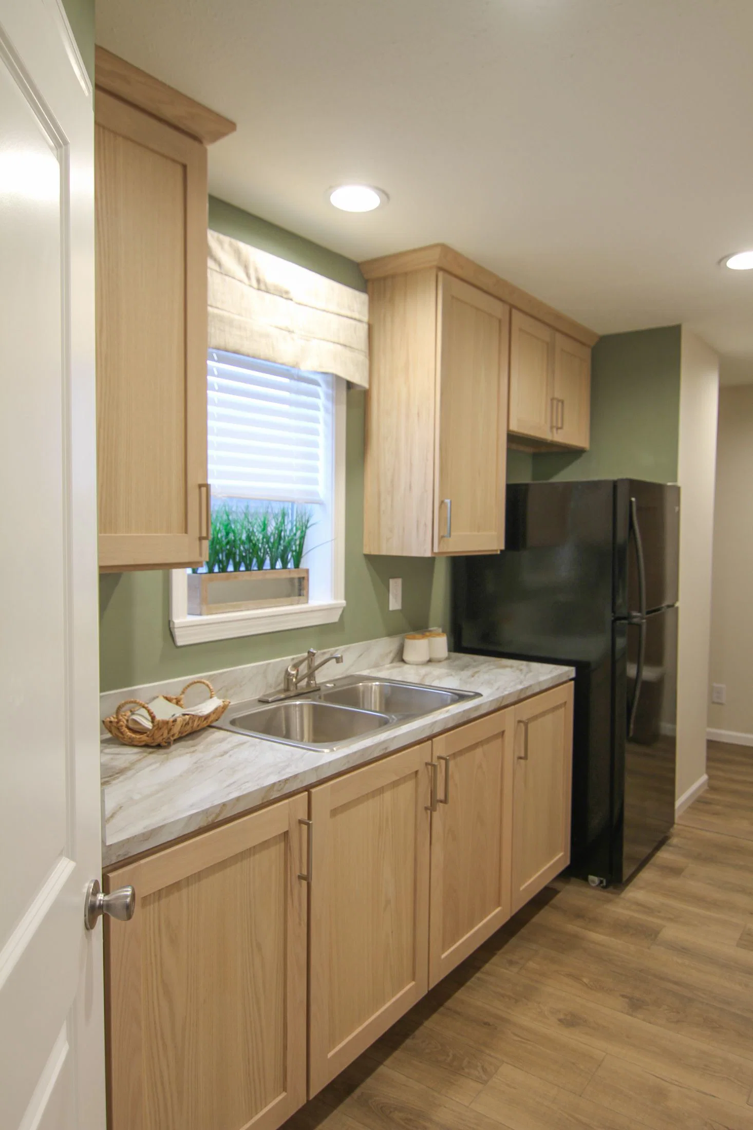 Landmark flex 32 2lm2424-v kitchen home features