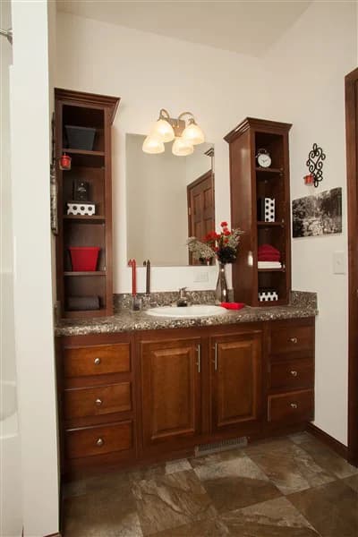 Lionel bathroom home features