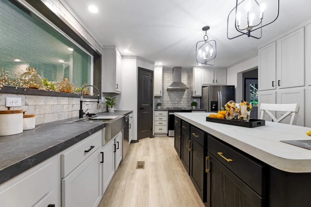 Houghton 24036 kitchen home features