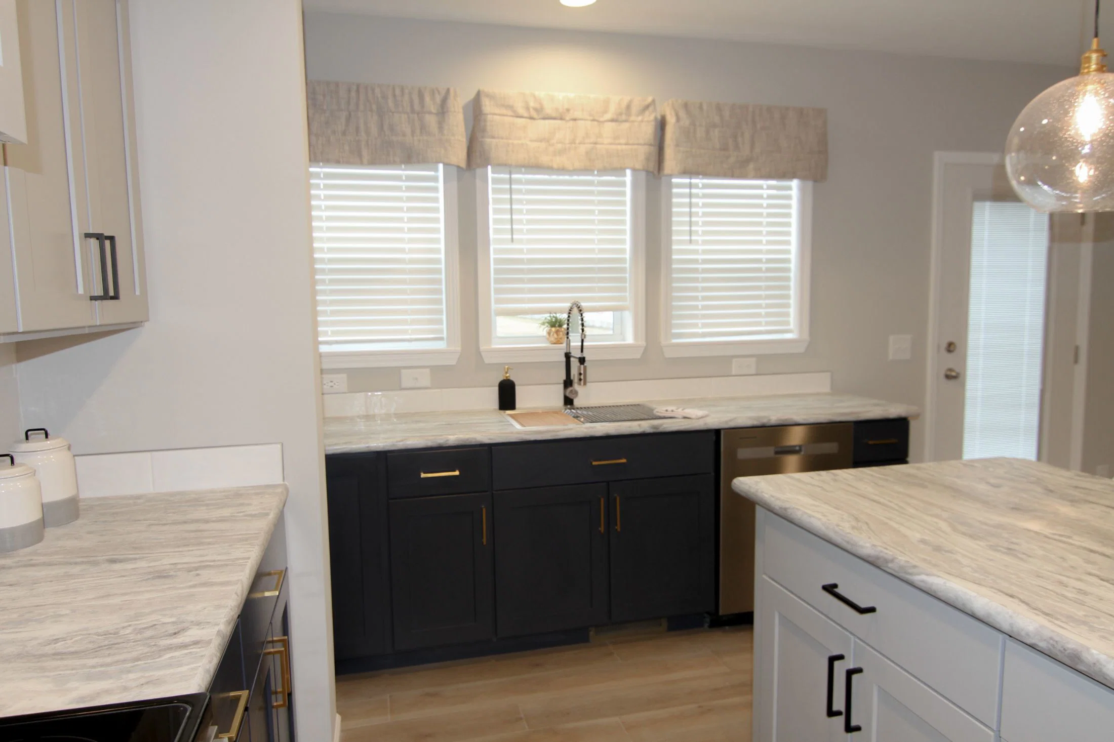 Ultra deuce 3 kitchen home features