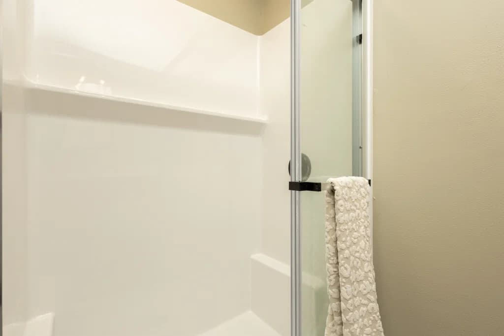 1w1048-v bathroom home features