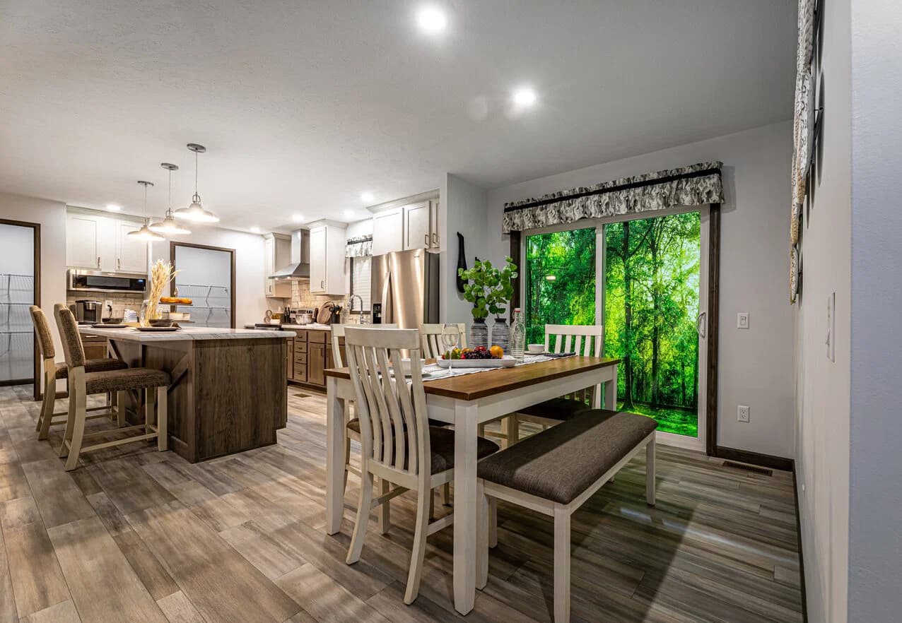 Aberdeen 24031 interior home features