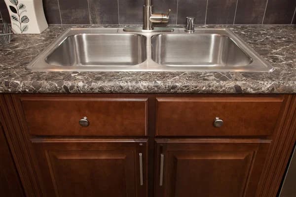 Lionel kitchen home features