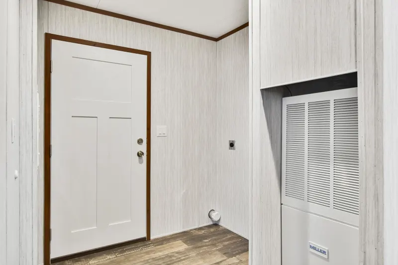 Express b117 interior home features