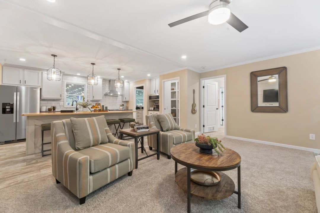 Ives 24033 interior home features