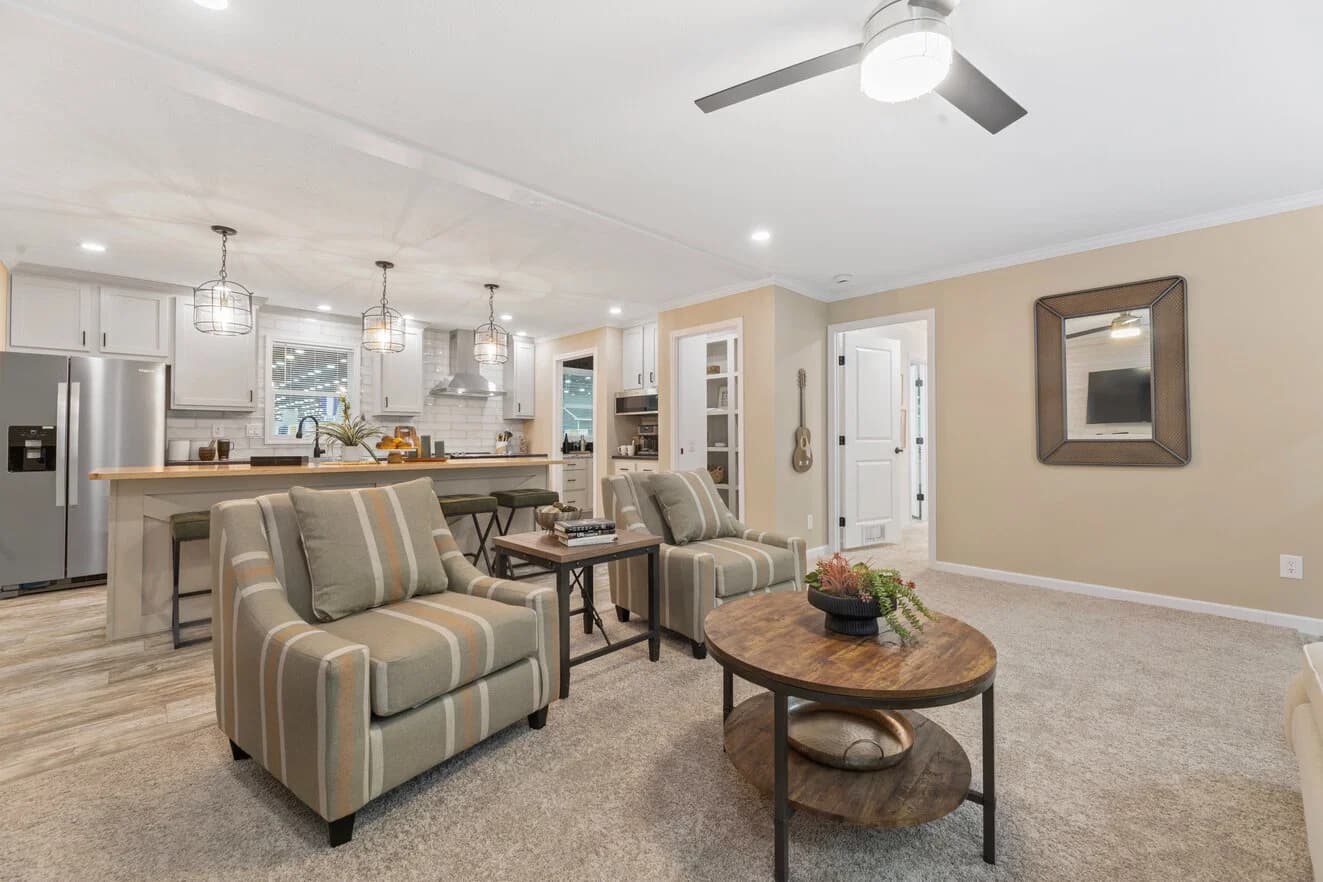 Ives 24033 interior home features