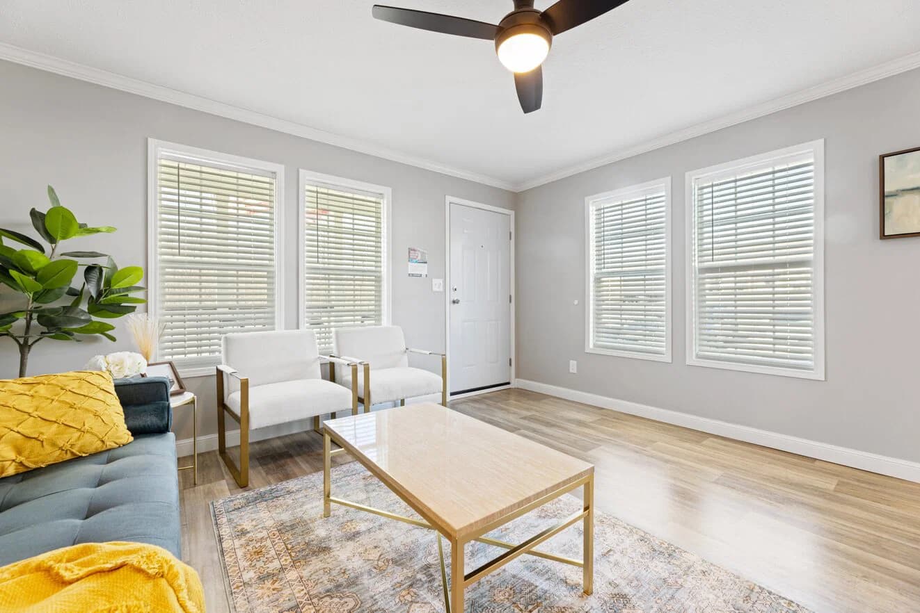 Roanoke duplex interior home features
