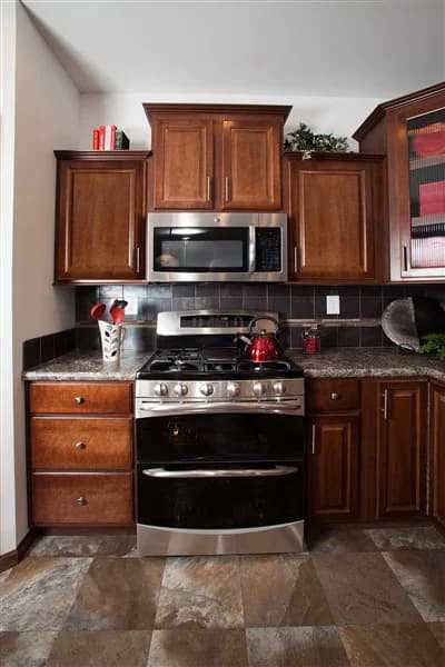 Lionel kitchen home features