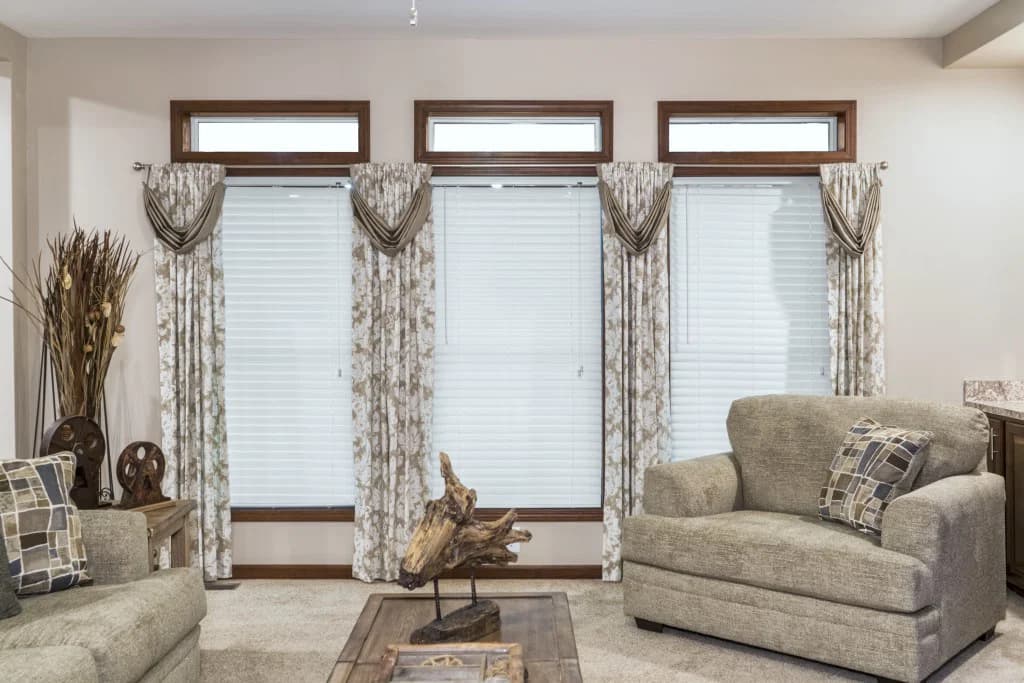Ultra 6 interior home features