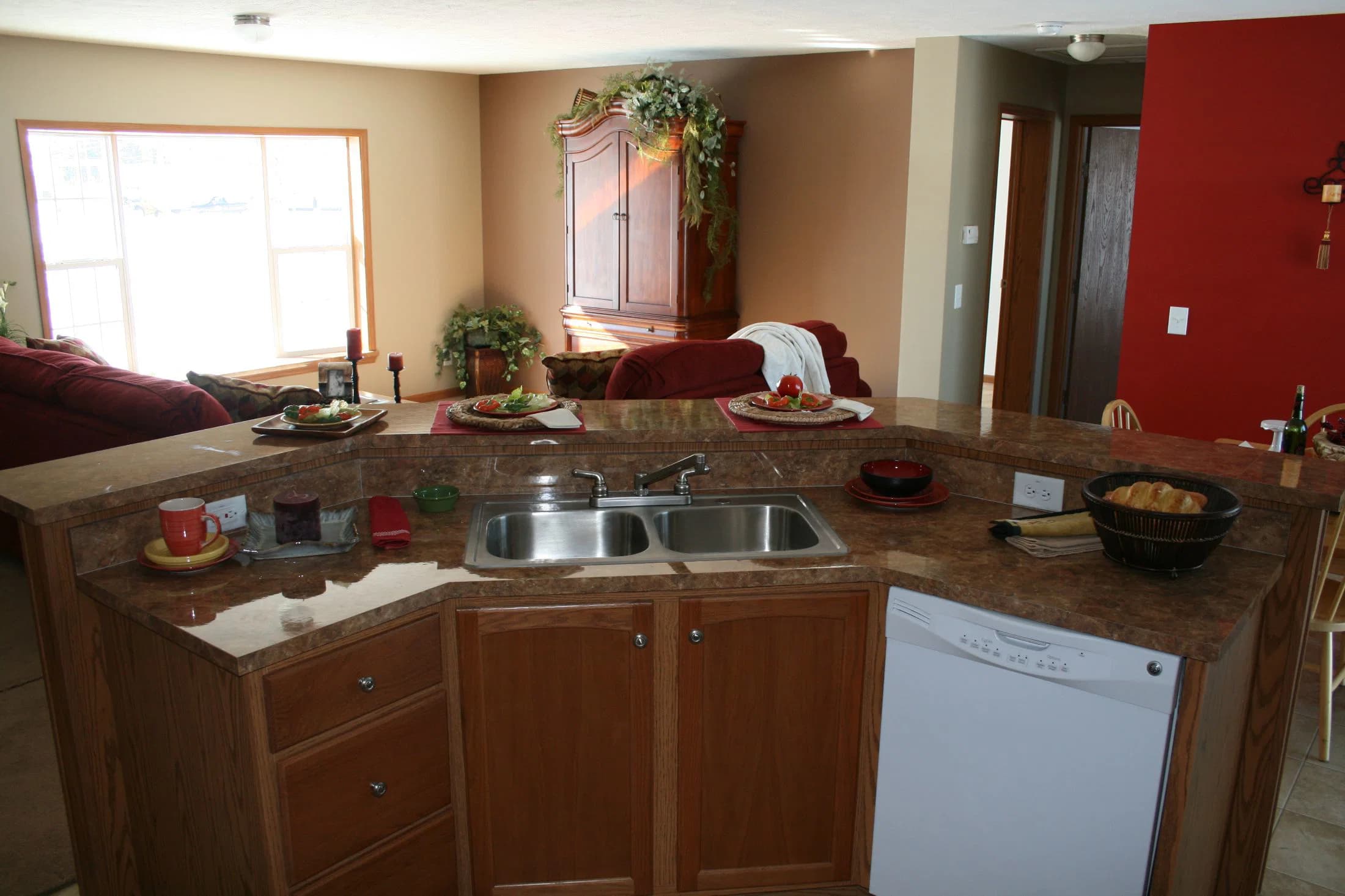 Elm kitchen home features