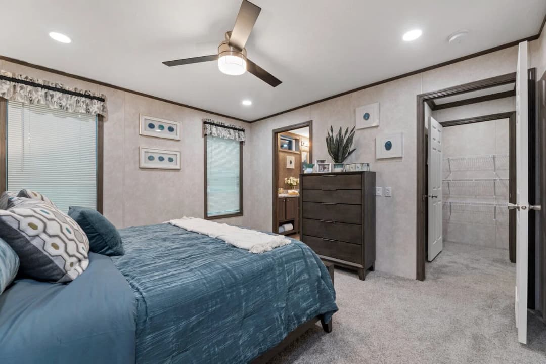 Fulton 24028 bedroom home features