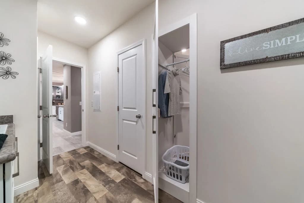 Signature 1 interior home features