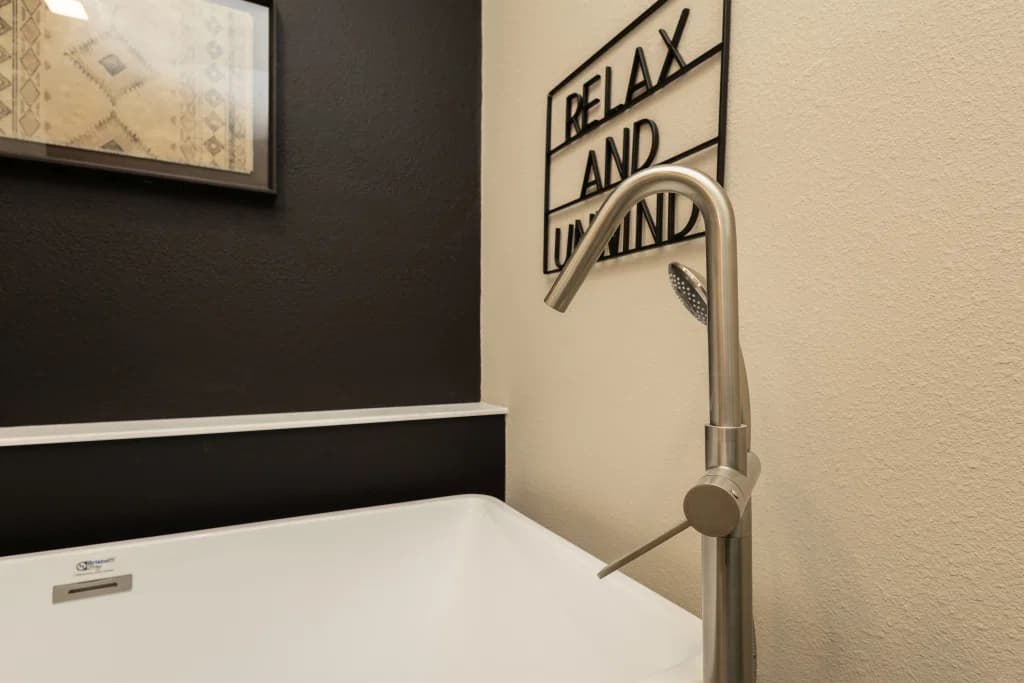 Millenian 5 bathroom home features