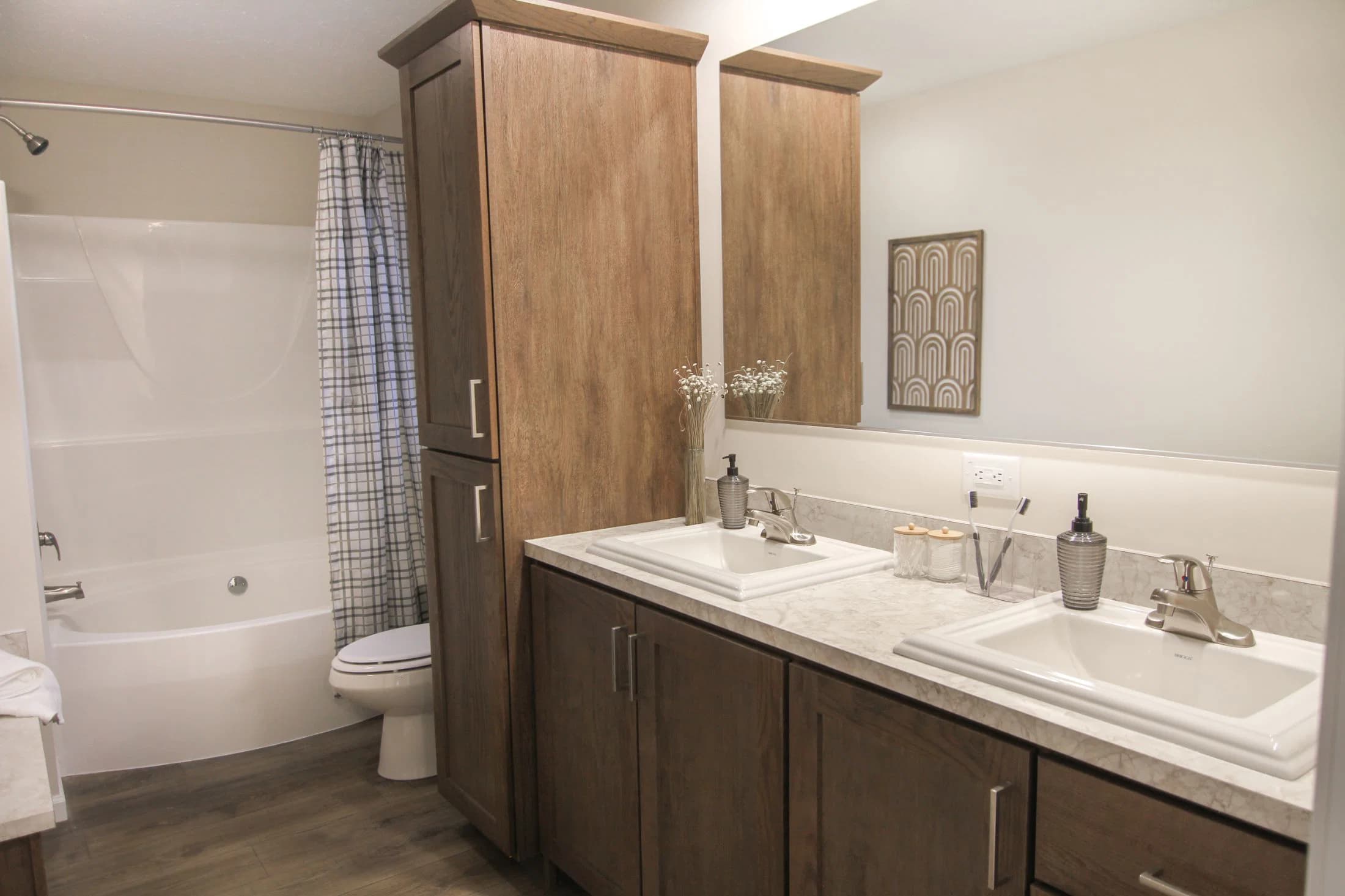 Landmark flex 32 2lm2424-v bathroom home features