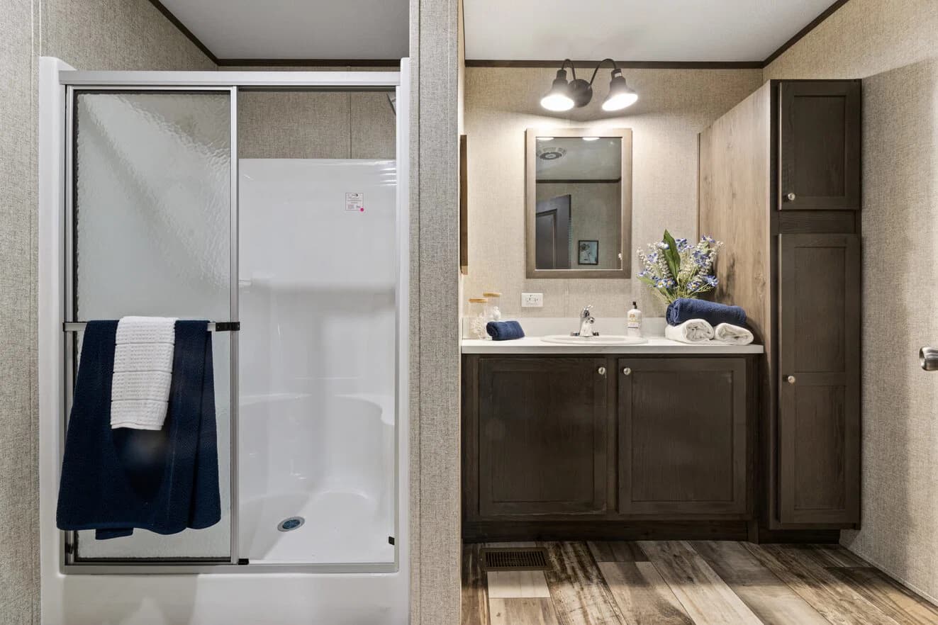 Eastman 24530 bathroom home features